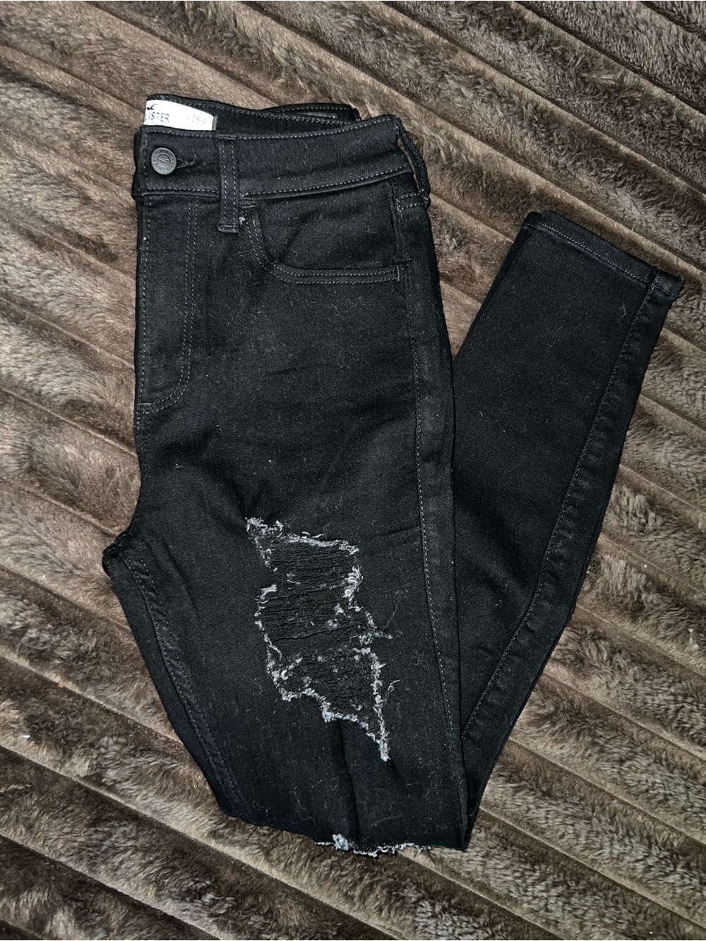 Women’s Hollister Black Distressed Skinny Jeans